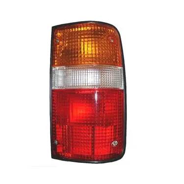 FARO TRASERO HILUX 01-04 RH TAIWAN